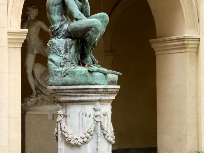 Statue Cloître Musée des Beaux-Arts