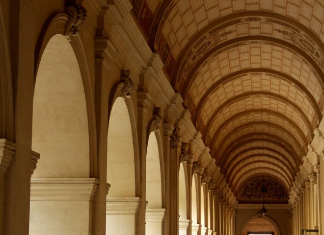 Cloître du musée des beaux-arts : les arcades