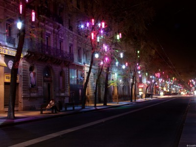 Lumière Verticale, rue de la République
