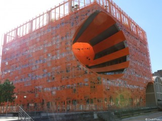 Le cube Orange Lyon Confluence, siège du Groupe Cardinal