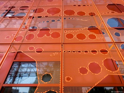 Répétition de motifs sur le Cube orange de Lyon Confluence
